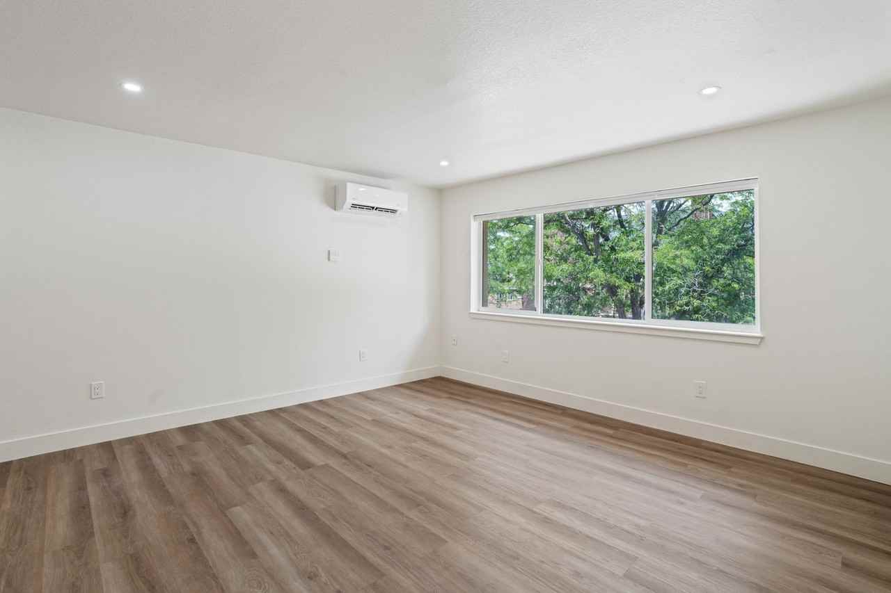1105 11th St #6 - Photo 5 of 11