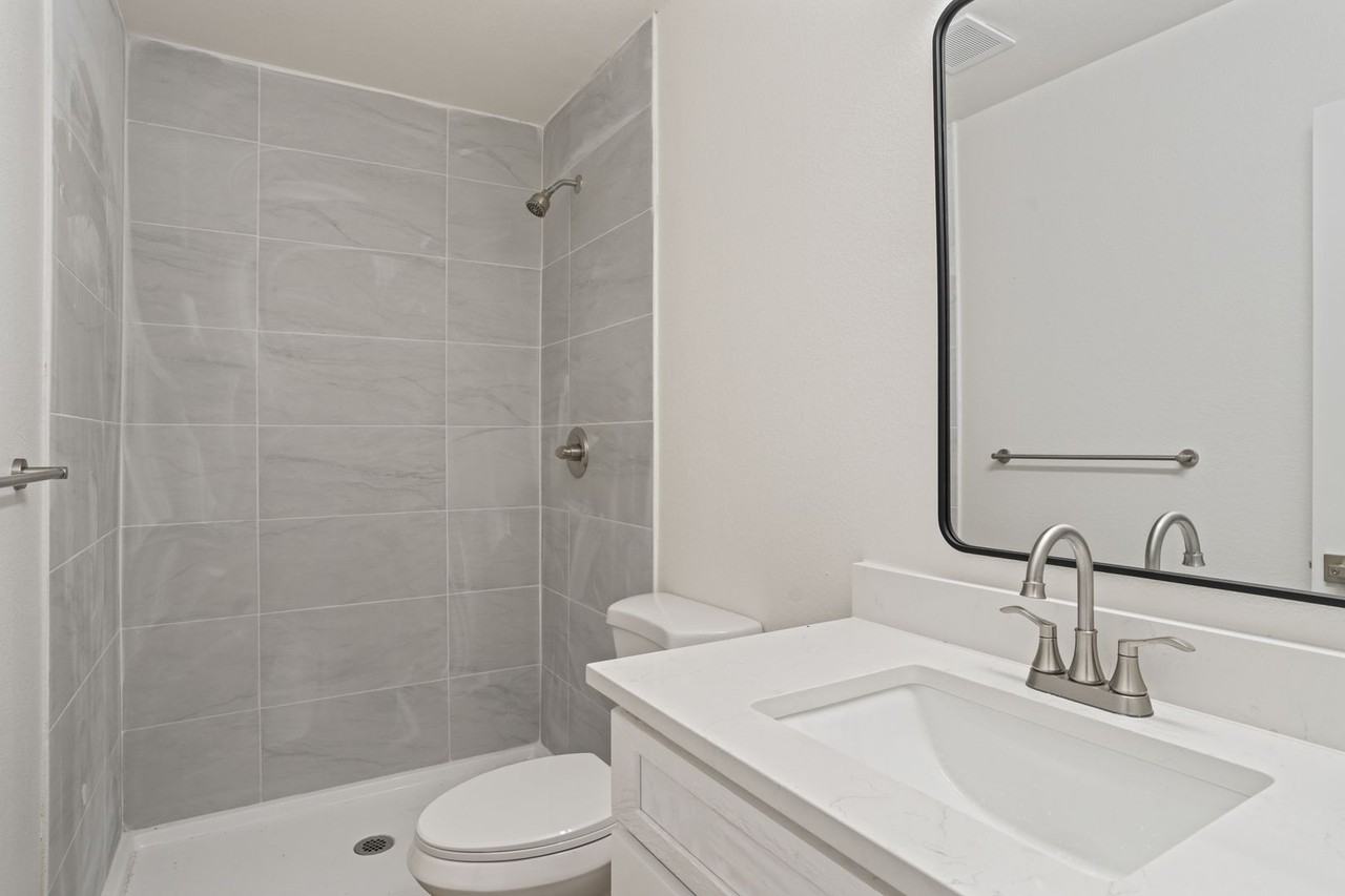 1105 11th St #6 - Photo 7 of 11