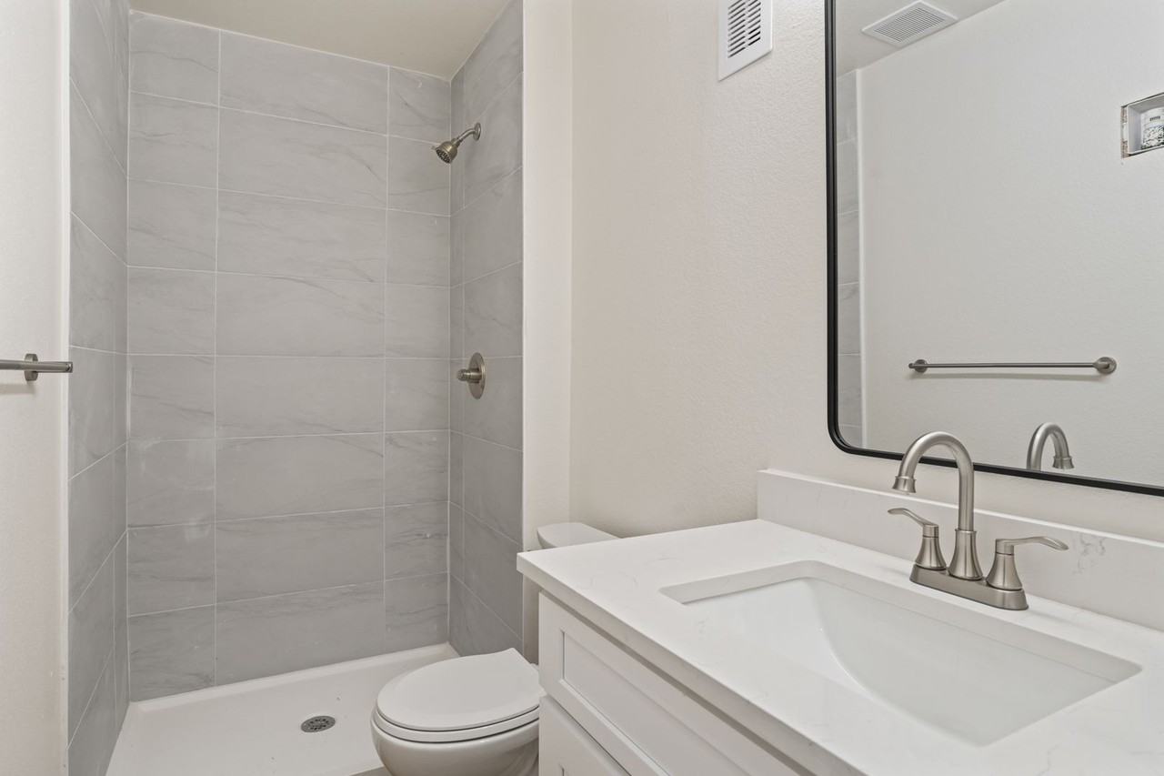 1105 11th St #6 - Photo 6 of 11