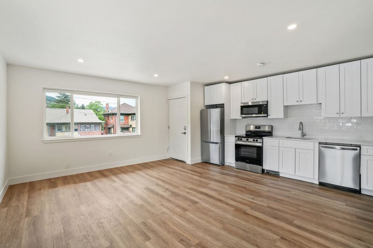 1105 11th St #9 - Photo 4 of 15