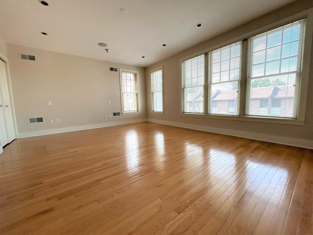 709 Copeland St #1 - Photo 3 of 5