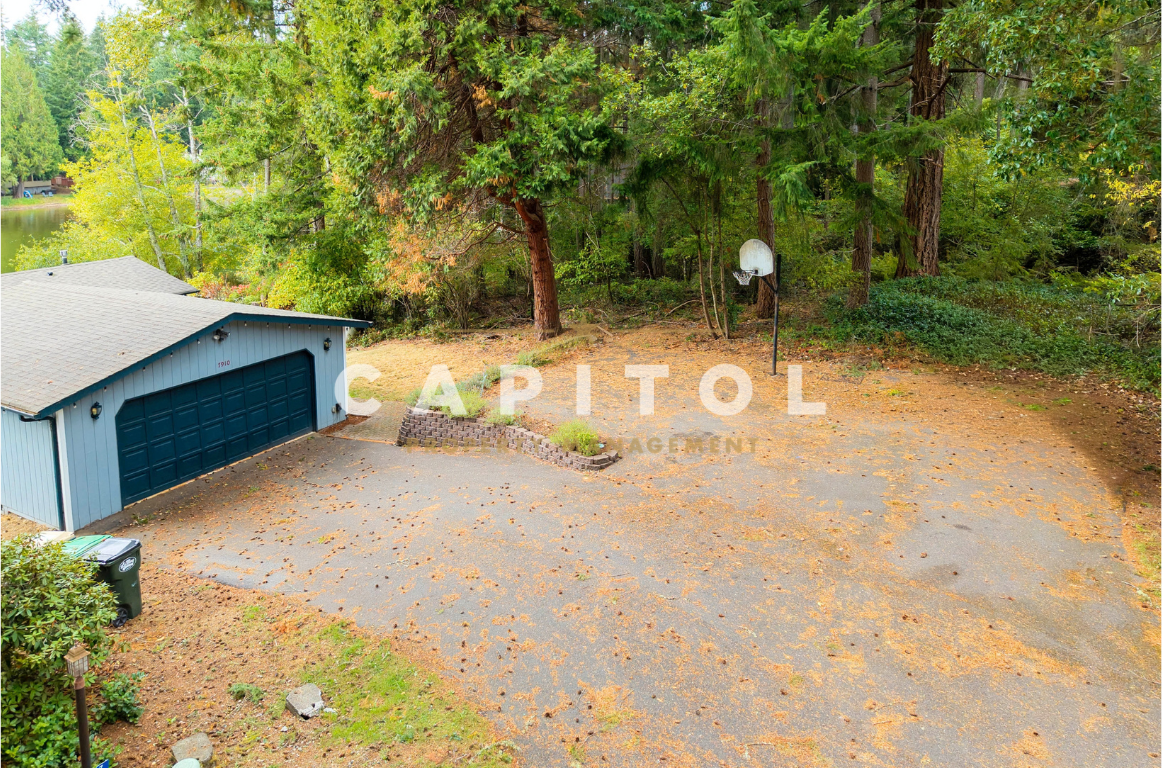 7910 Warbler Ct Se - Photo 4 of 25