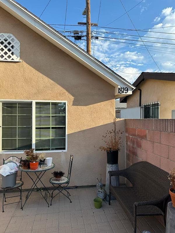 1819 W 41st Pl #1 - Photo 2 of 6