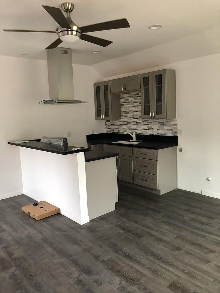 1819 W 41st Pl #1 - Photo 5 of 6
