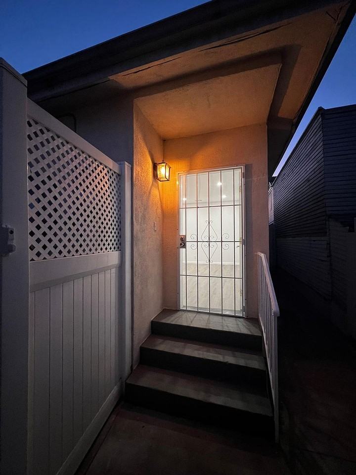 1920 N Mariposa Ave #1 - Photo 4 of 9
