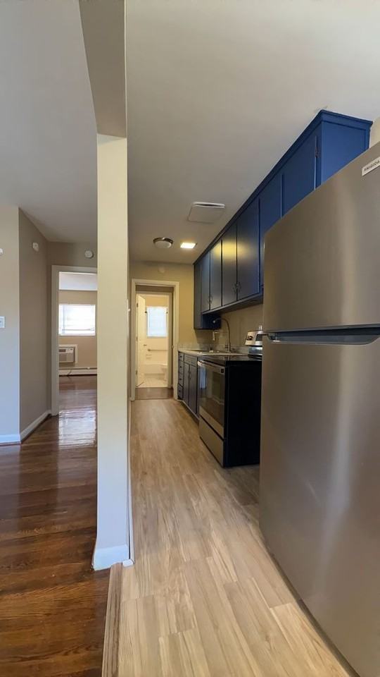 223 Mountain Ave Sw #4 - Photo 3 of 8