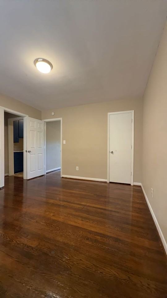 223 Mountain Ave Sw #4 - Photo 6 of 8