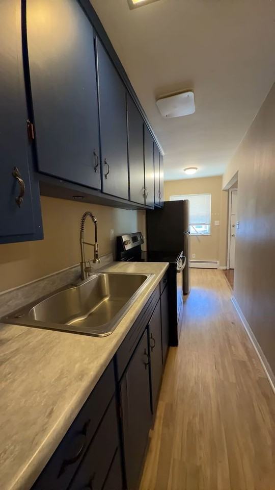 223 Mountain Ave Sw #4 - Photo 7 of 8