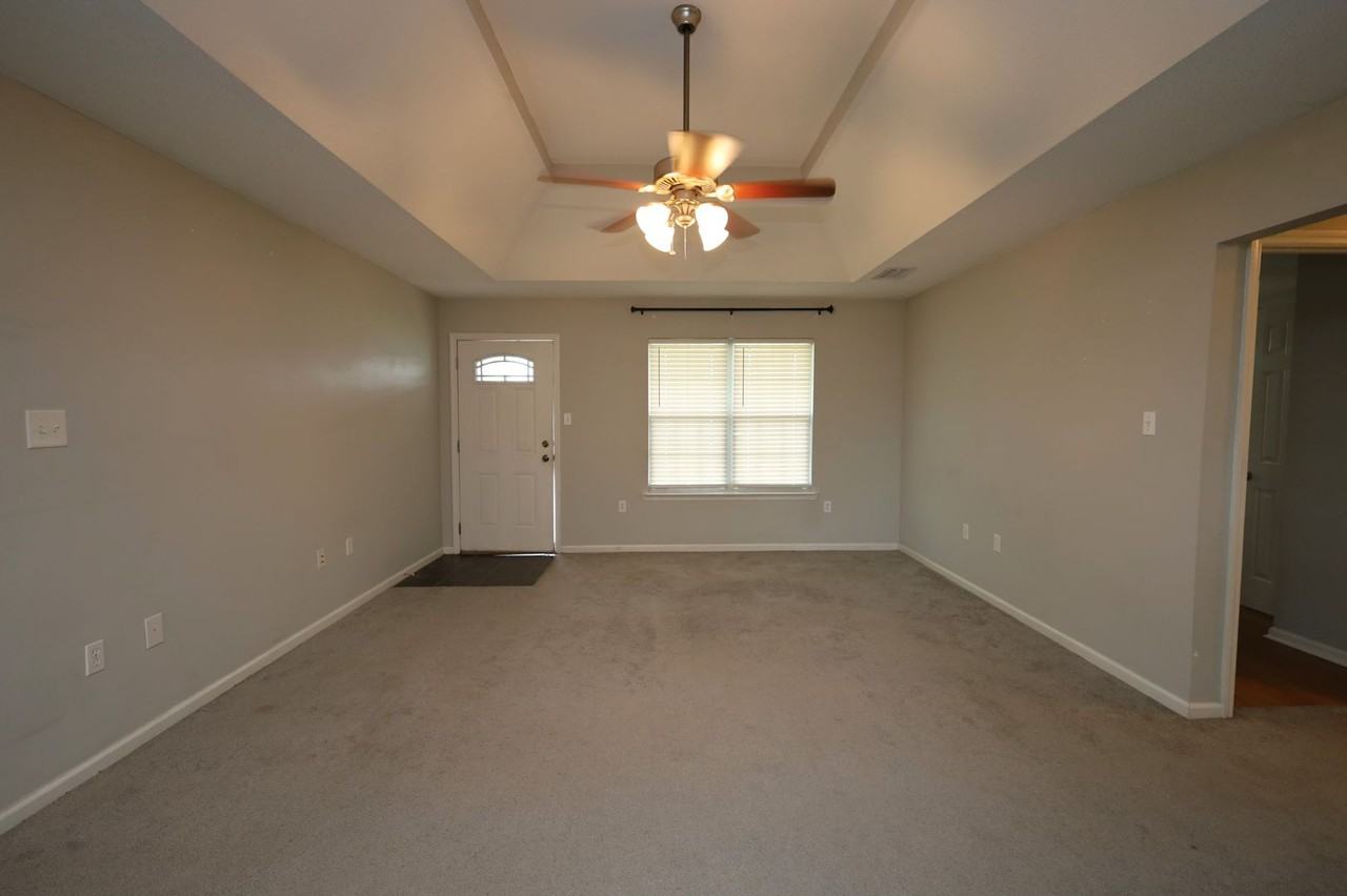 5080 Branch Point Dr - Photo 2 of 11