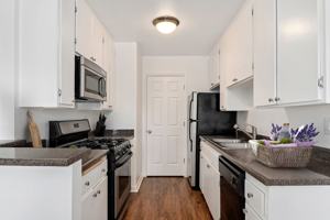 featured image of 1470 Victoria Ave