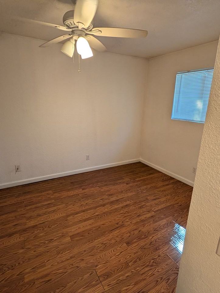 1139 1139 Franklin   1/2 - Photo 3 of 8