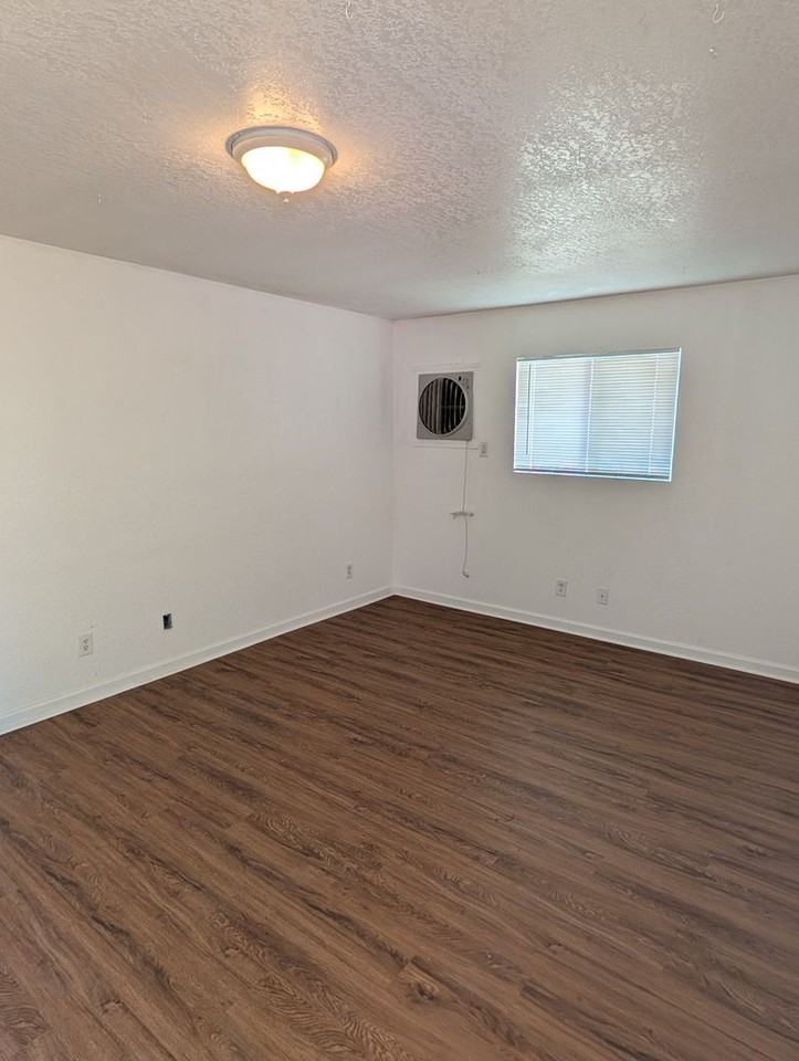 1139 1139 Franklin   1/2 - Photo 6 of 8