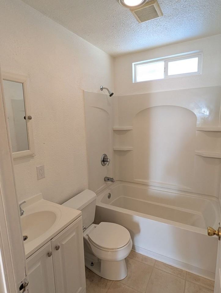 1139 1139 Franklin   1/2 - Photo 7 of 8