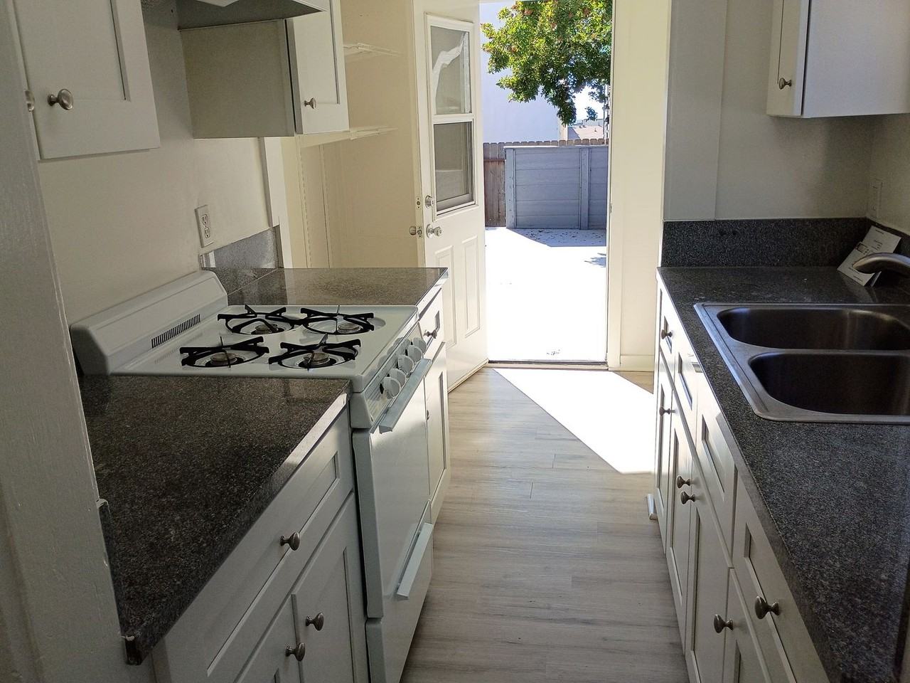 859 Loma Dr - Photo 2 of 9