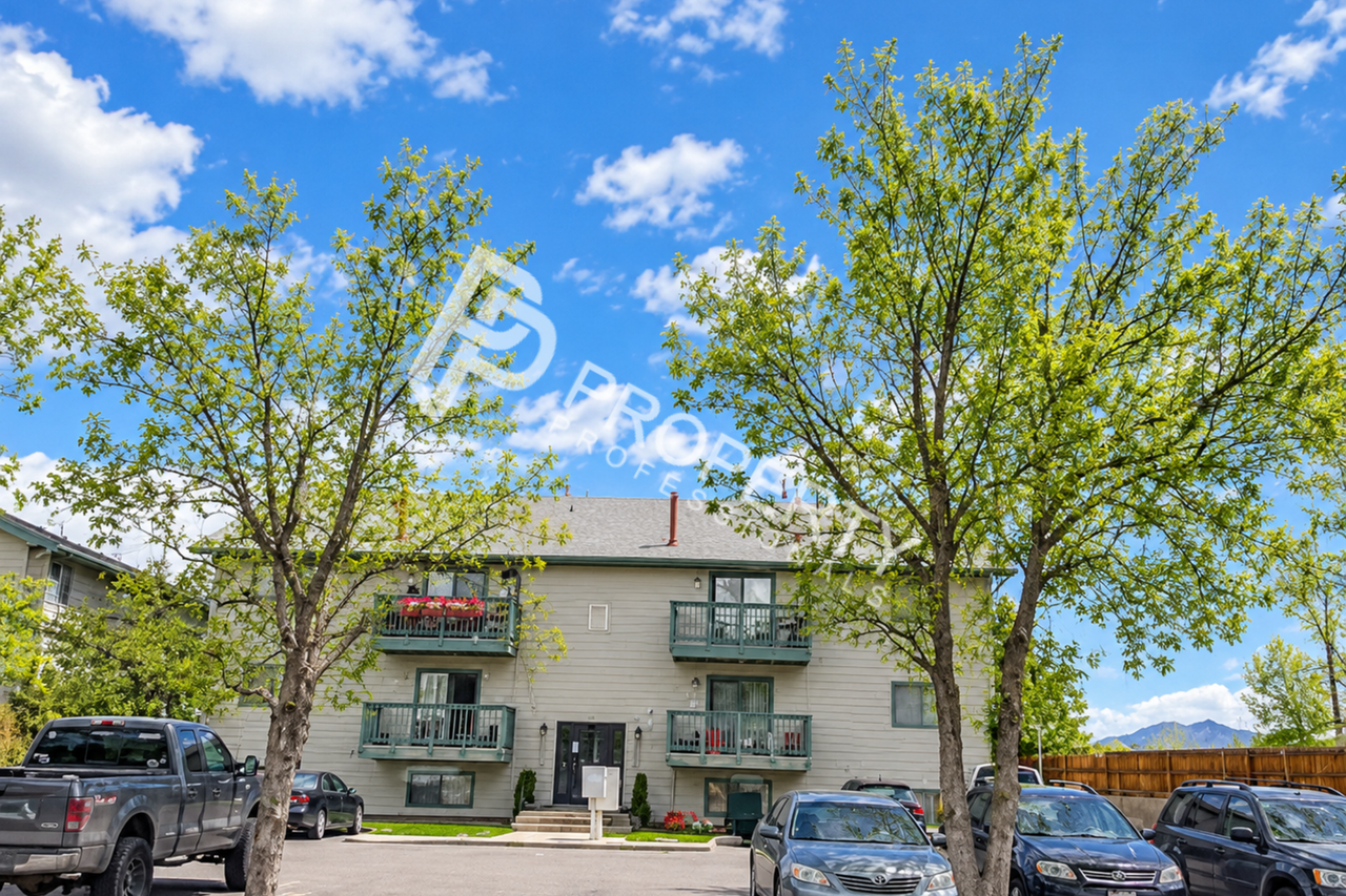 2685 Acacia Ave