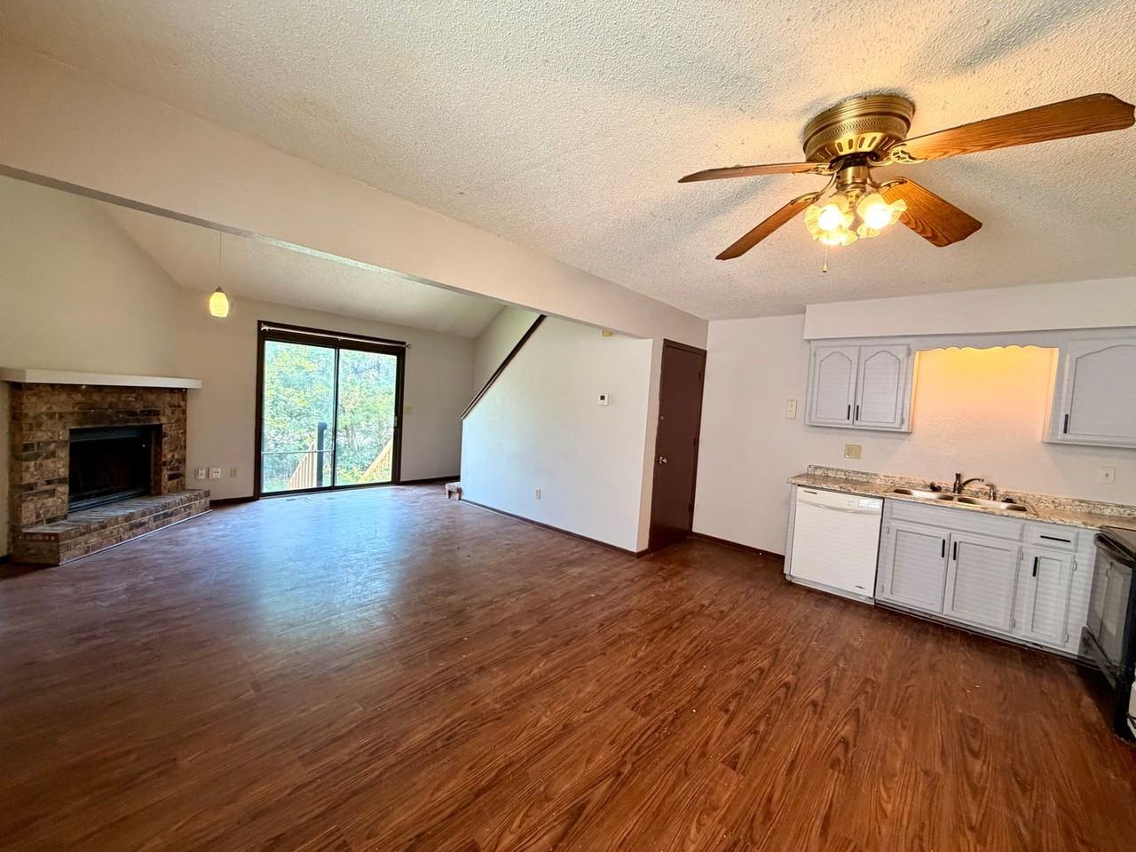 215 Ne Timbercreek Dr - Photo 4 of 11