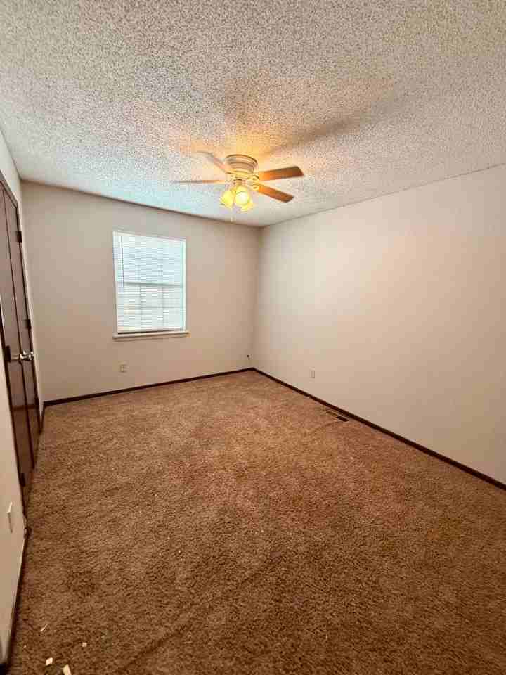 215 Ne Timbercreek Dr - Photo 7 of 11