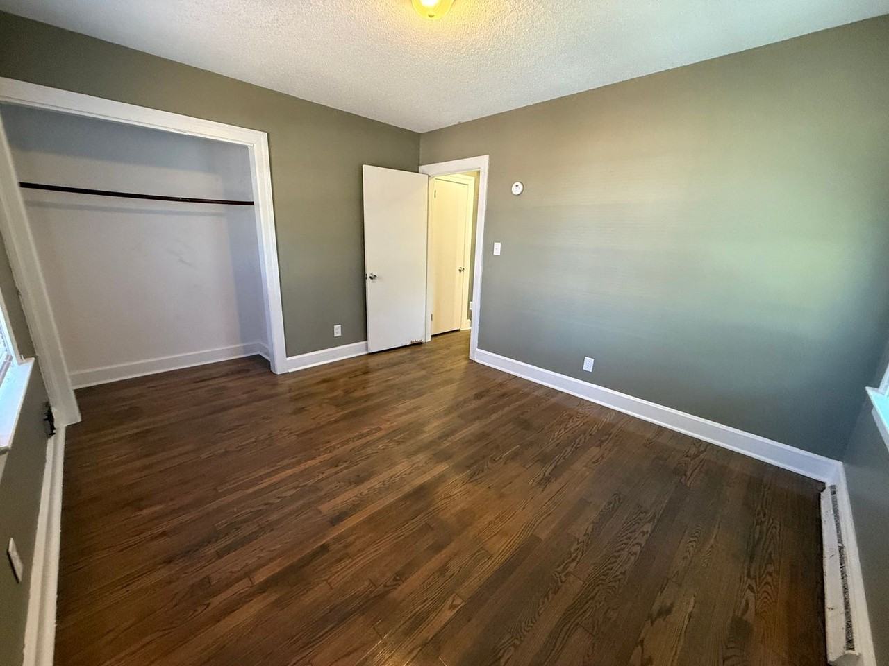 319 Forrest Rd W - Photo 4 of 10