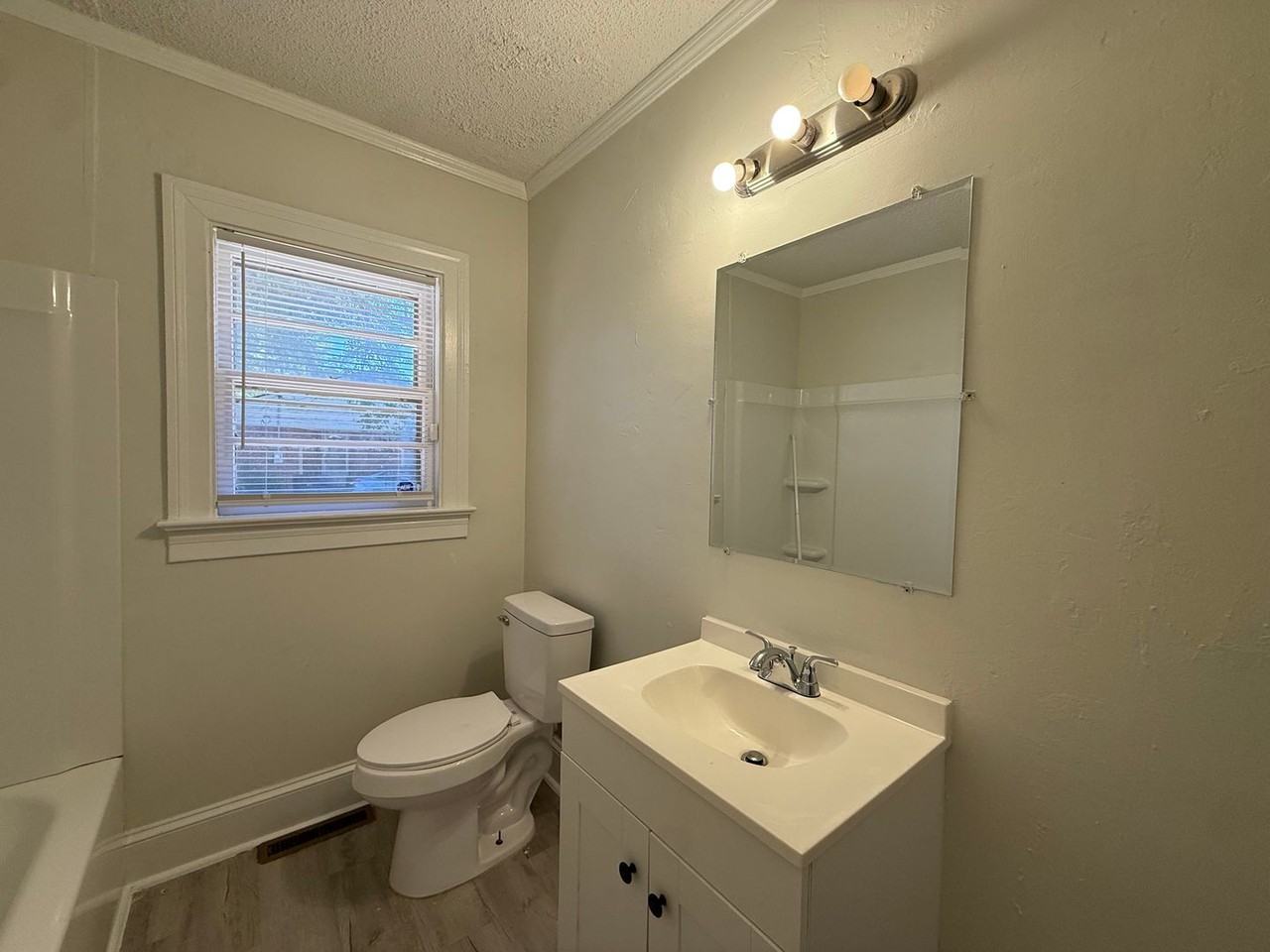 319 Forrest Rd W - Photo 6 of 10