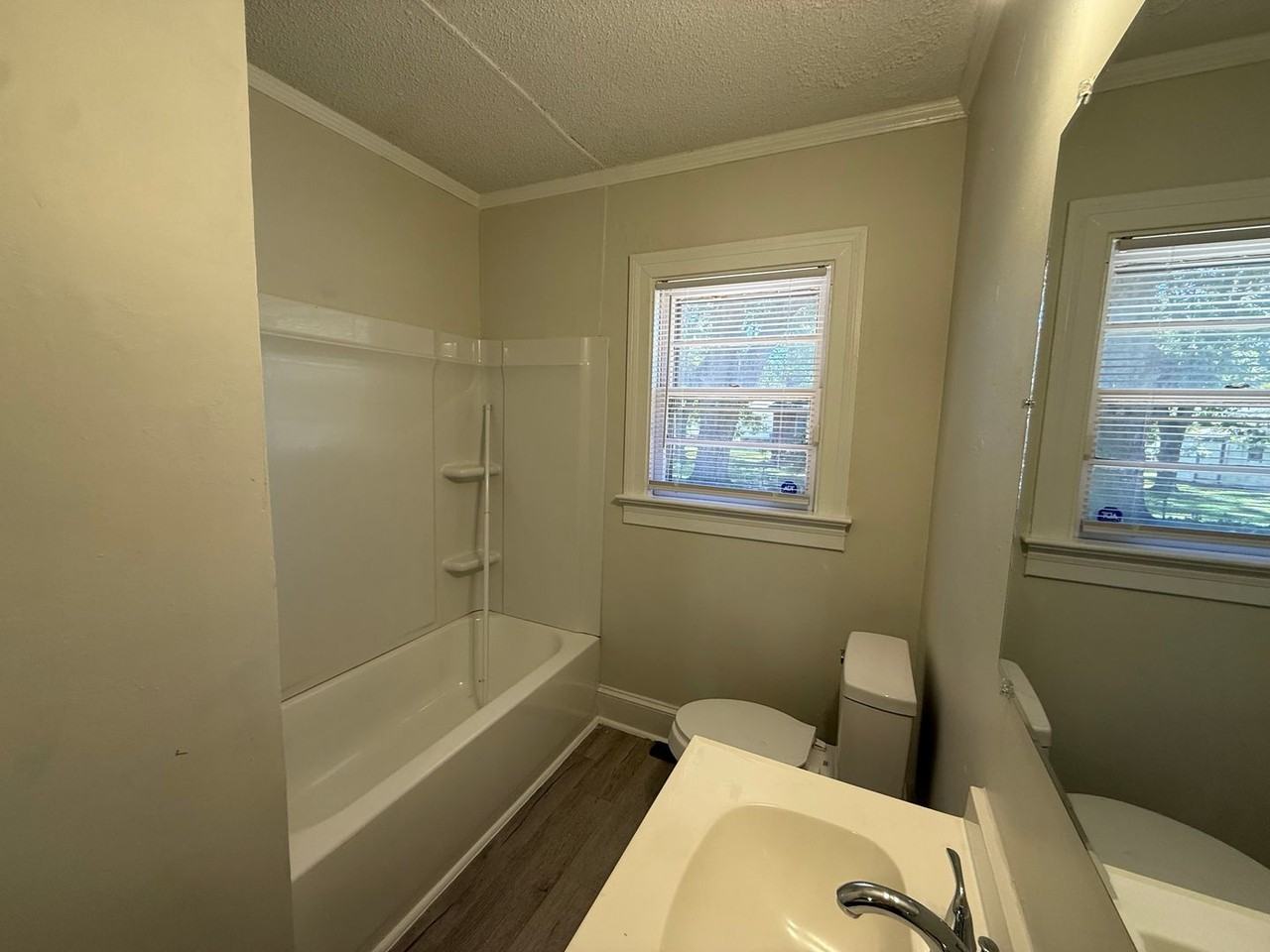319 Forrest Rd W - Photo 7 of 10