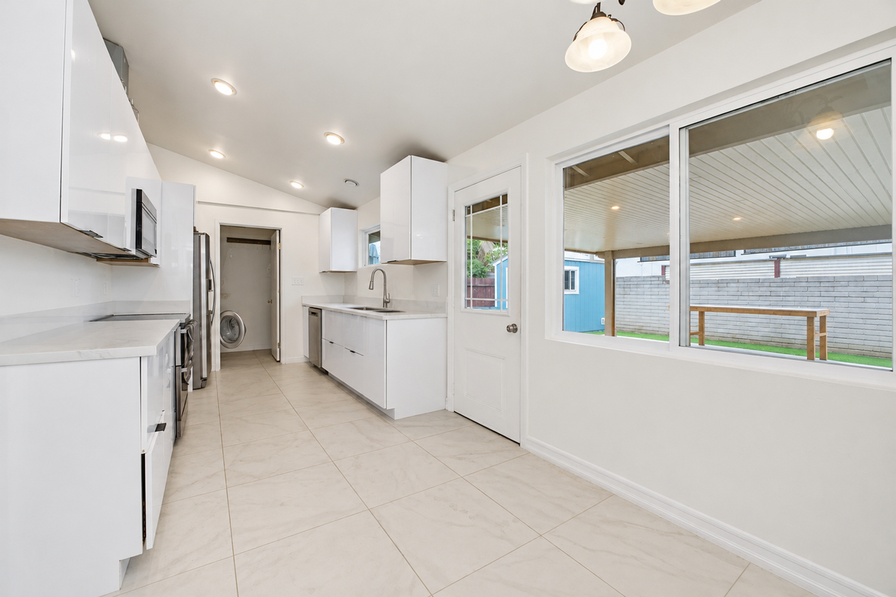 5241 Remington Rd - Photo 5 of 27