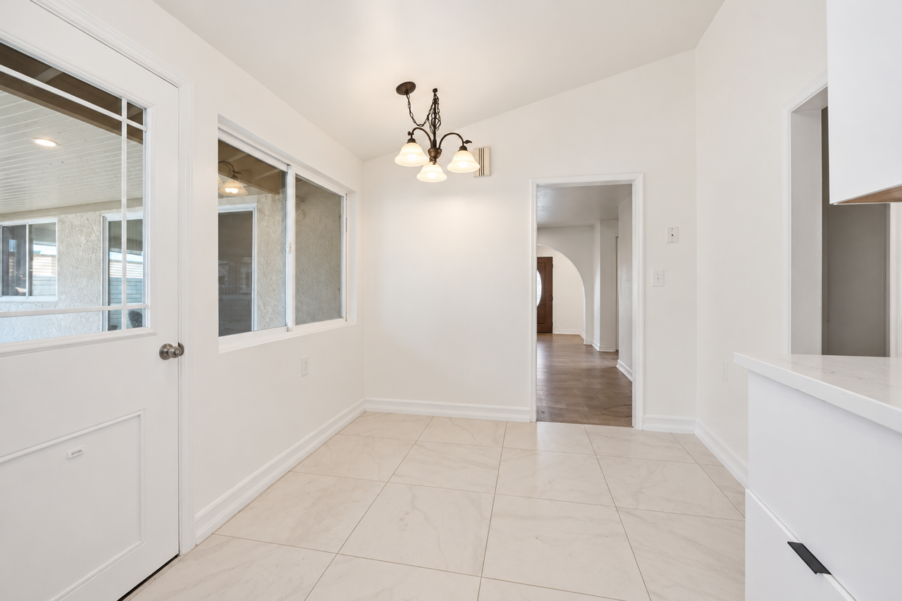 5241 Remington Rd - Photo 6 of 27