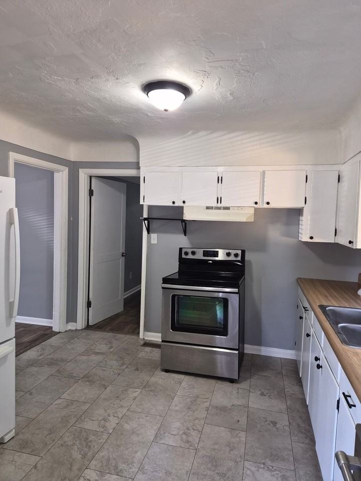 4213 Oakland Ter - Photo 4 of 10