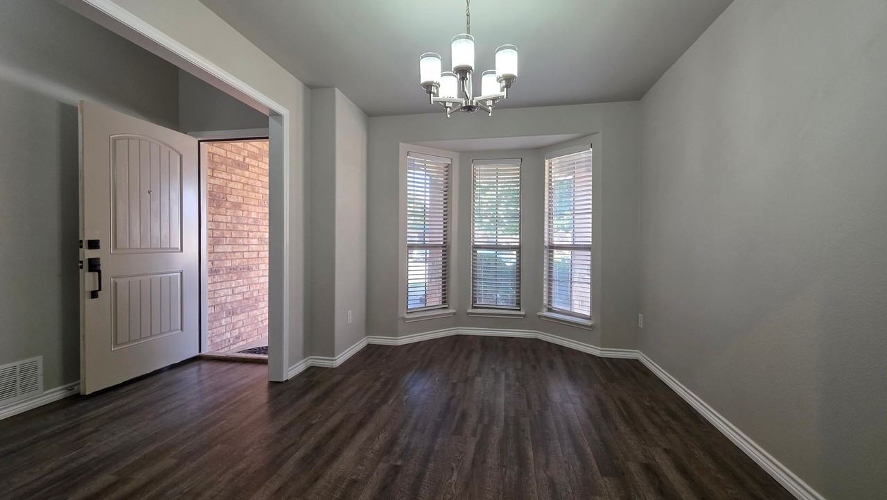 6609 37th St - Photo 4 of 31