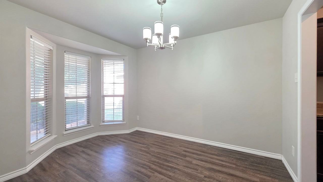 6609 37th St - Photo 3 of 31