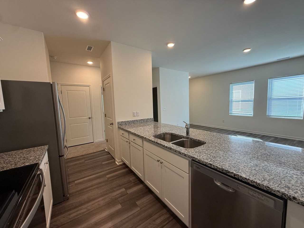 3002 Chipper Ln - Photo 7 of 19