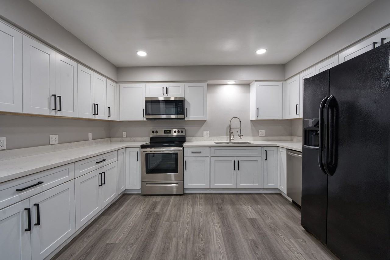 8119 Tamarisk Rd - Photo 6 of 12