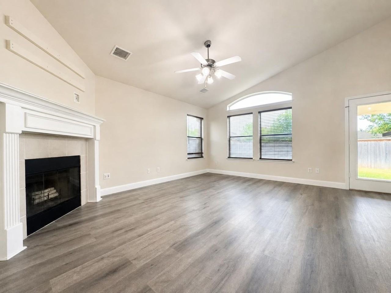 207 Big Timber Dr - Photo 2 of 10