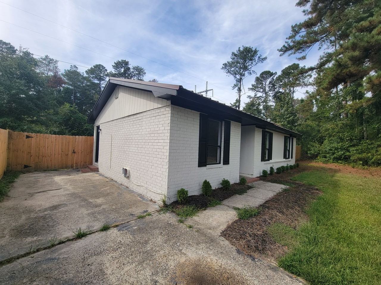 3619 Abbey Rd - Photo 2 of 21