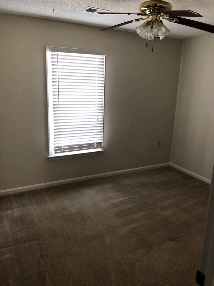 1320 Bailey Cir - Photo 4 of 8