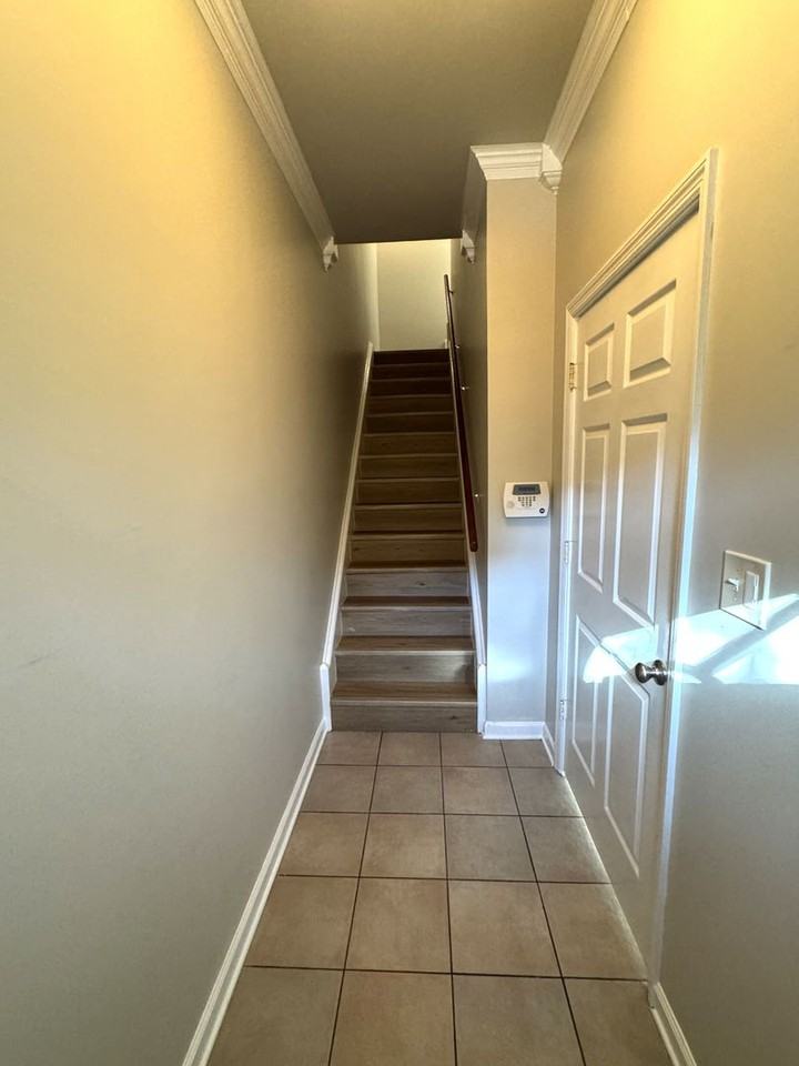 644 S 2nd St #4 - Photo 4 of 24
