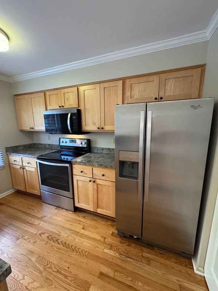 644 S 2nd St #4 - Photo 6 of 24
