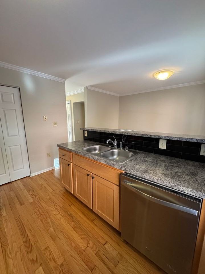 644 S 2nd St #4 - Photo 7 of 24