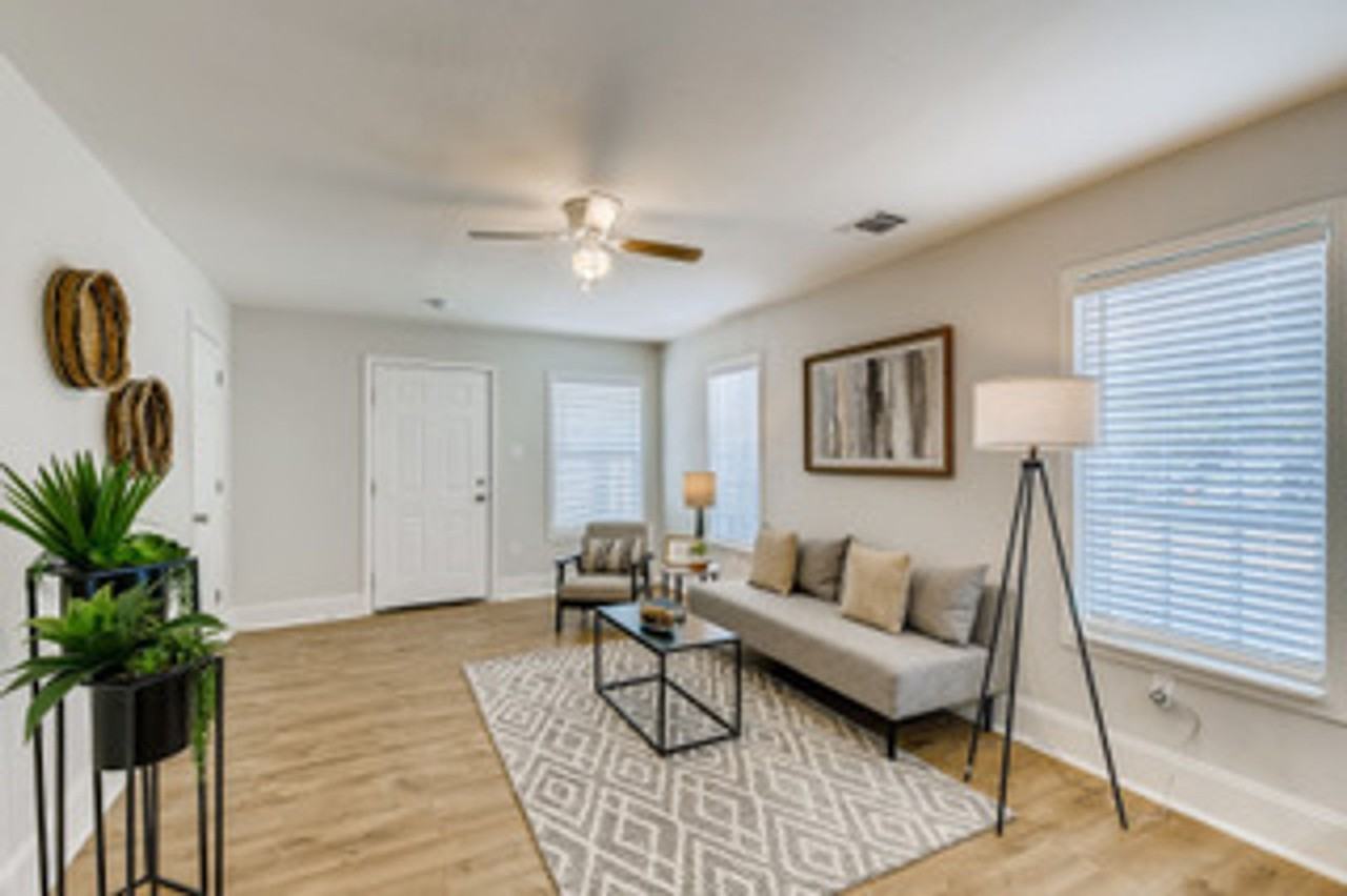 243 Lorraine Ave - Photo 4 of 28