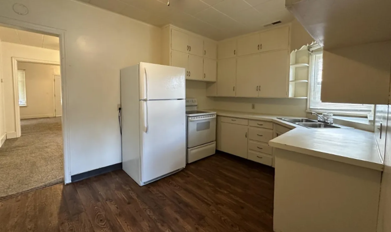 1104 E Lakeside Ave - Photo 5 of 13
