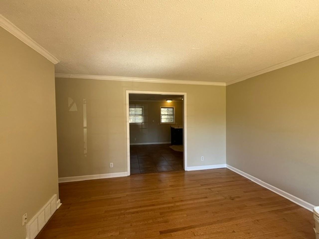 2114 Ashland Dr - Photo 2 of 12