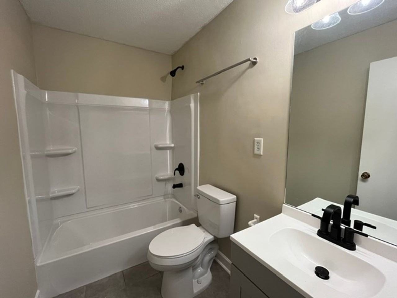 2114 Ashland Dr - Photo 7 of 12