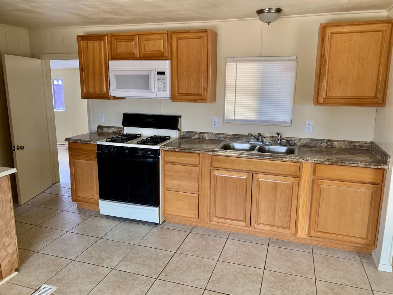 11227 S Cardinal Ln - Photo 4 of 12