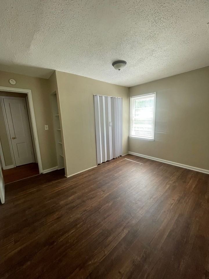 7005 Hunter St - Photo 3 of 23