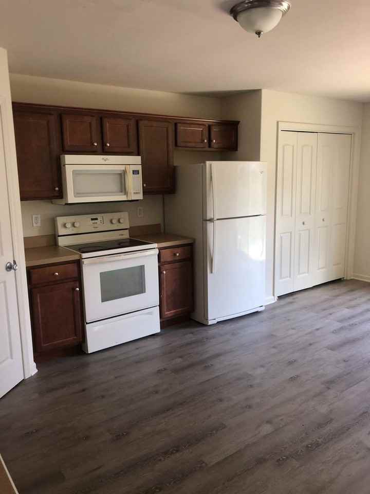920 Lantern Ct - Photo 3 of 16
