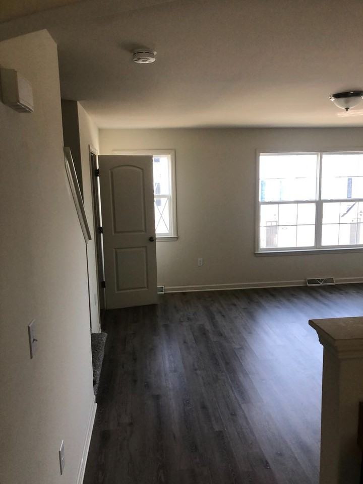 920 Lantern Ct - Photo 4 of 16