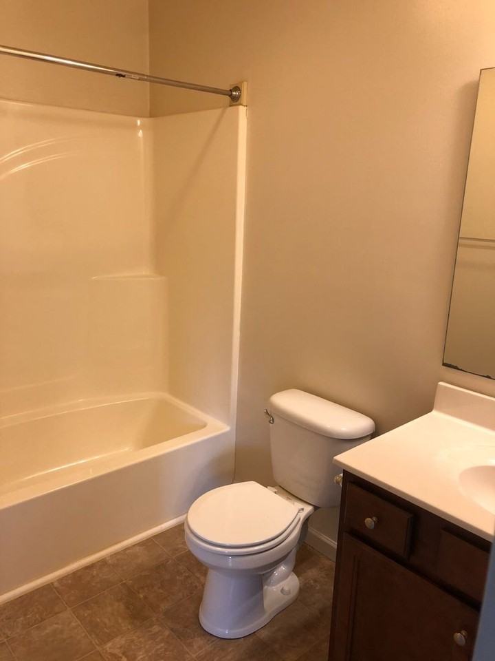 920 Lantern Ct - Photo 6 of 16
