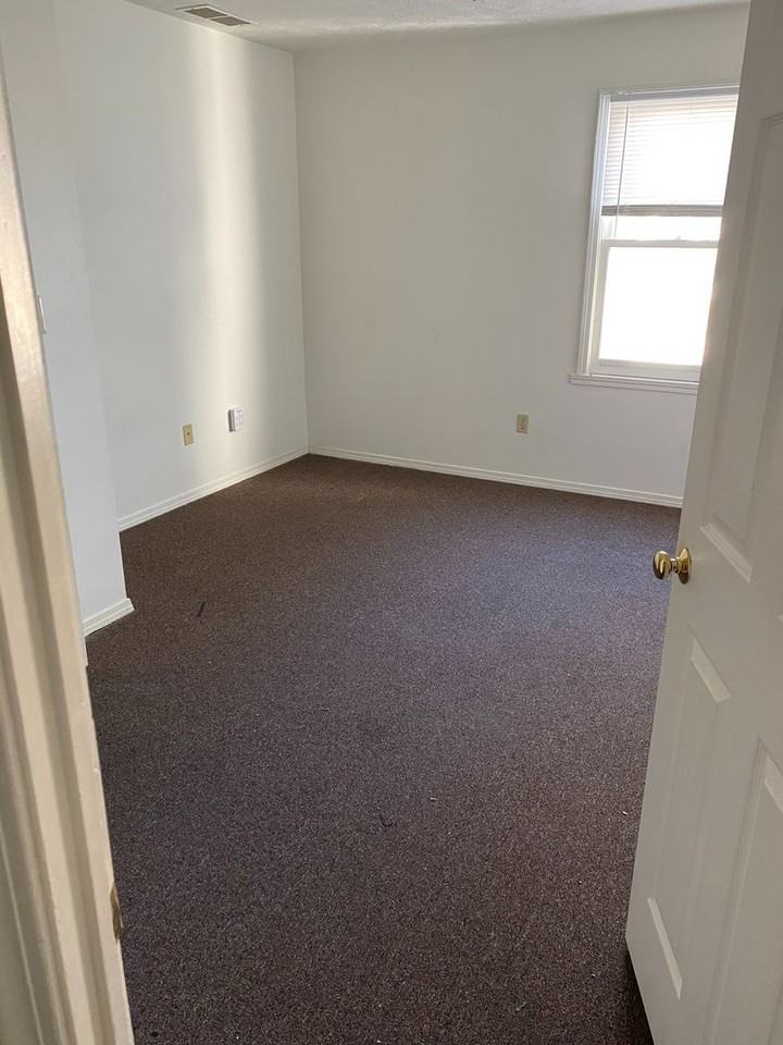 503 W Vine St - Photo 2 of 9