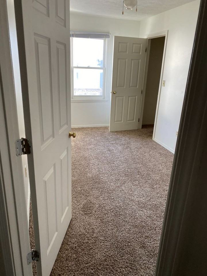 503 W Vine St - Photo 3 of 9