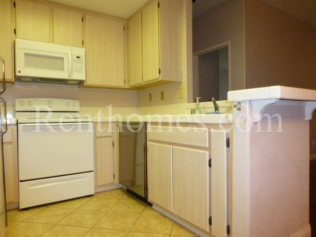 580 Camino De La Reina - Photo 4 of 23