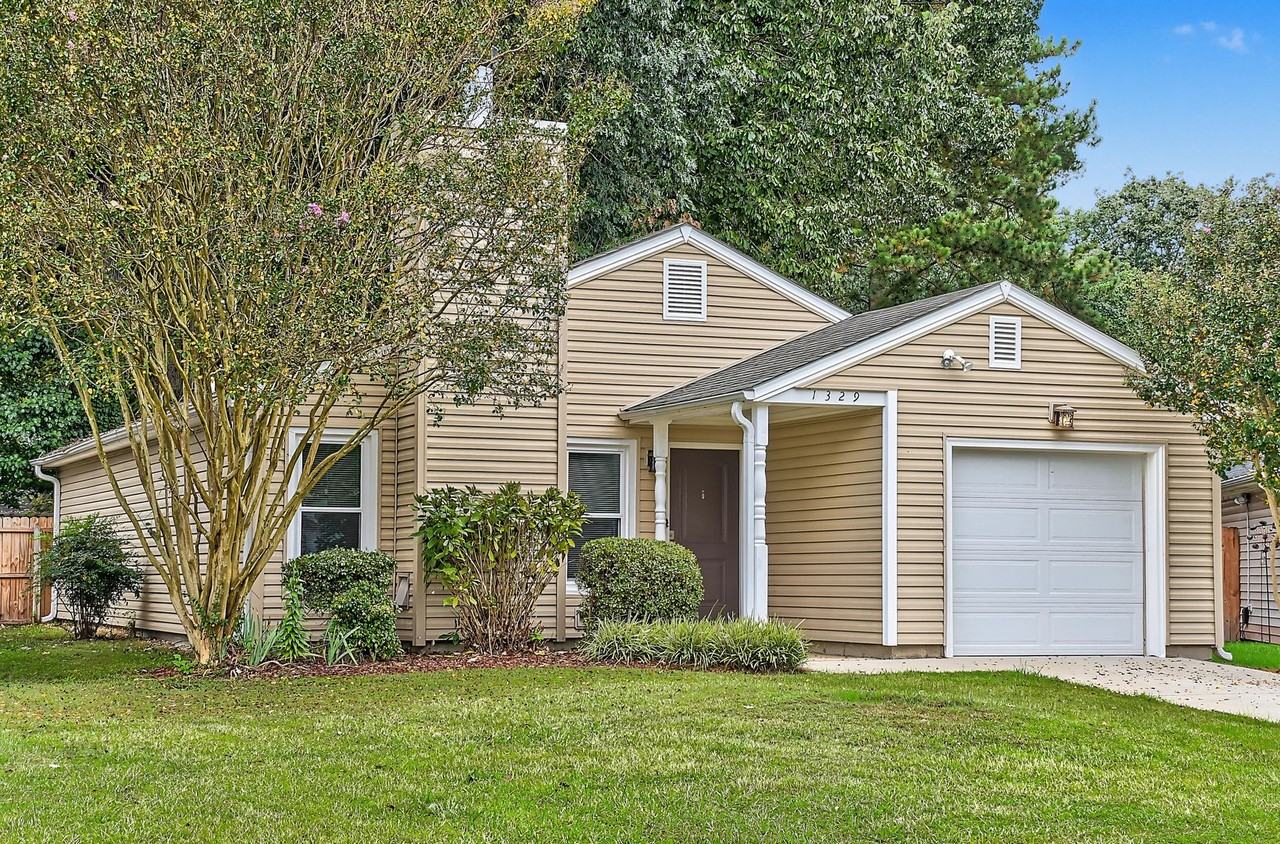 1329 Fernside Ct - Photo 3 of 33